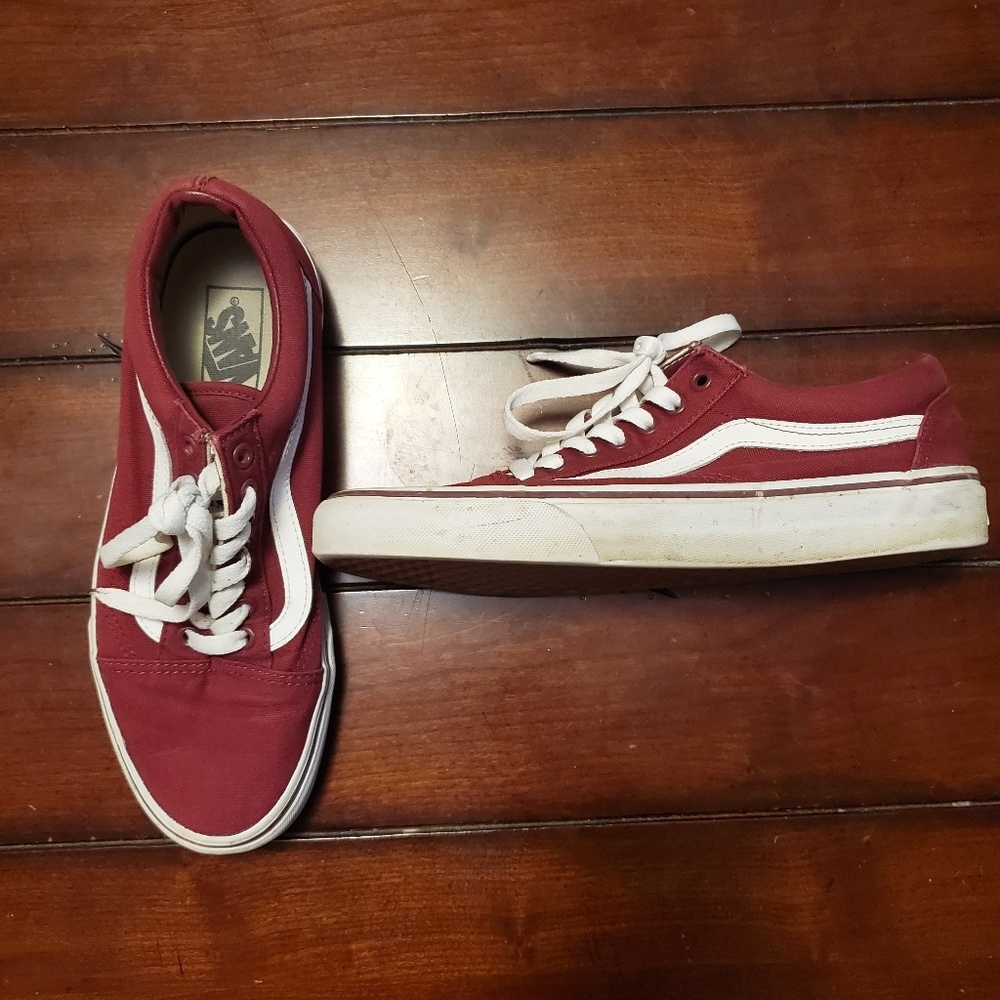 Burgandy Vans Old Skools. Size 9